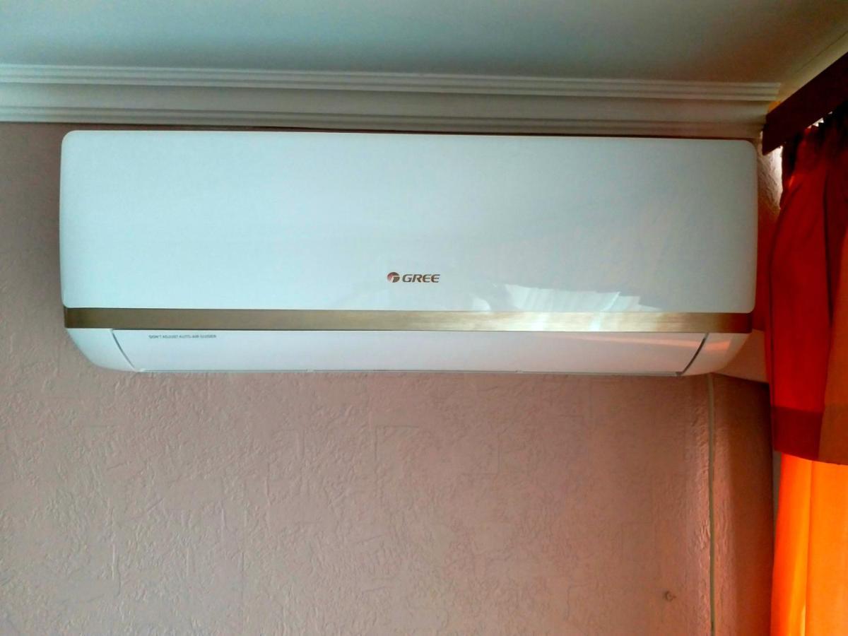 Kozzy Apartment in Kiev City Center LU7 Buitenkant foto